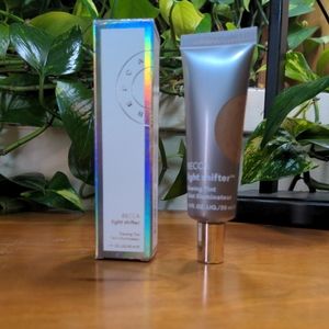 BECCA Light Shifter Dewing Tint Light Year 4 1fl oz